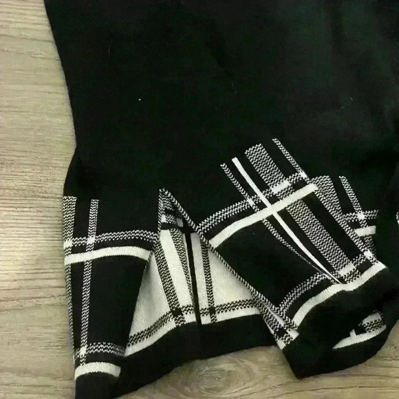 Croft and Barrow Black and White Long Sleeve Knit Top with Side Slit Size M - Picture 7 of 7